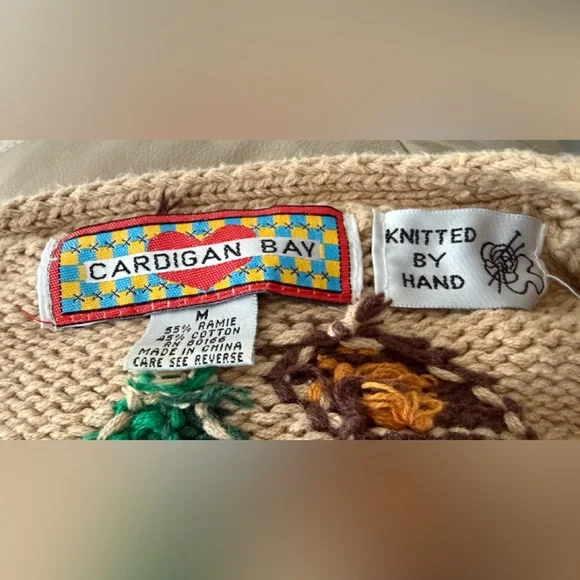 Cardigan Bay Vintage Hand Knitted Animal Themed Buttoned Down Sweater - Size M. - Picture 9 of 11